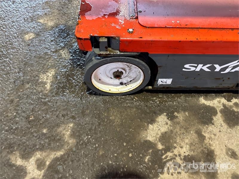 SkyJack SJ16 رافعات السارية الرأسية