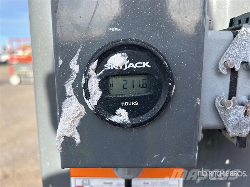 SkyJack SJ16 رافعات السارية الرأسية
