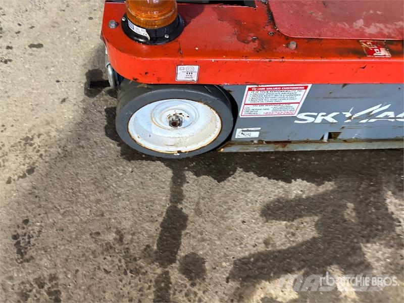 SkyJack SJ16 رافعات السارية الرأسية