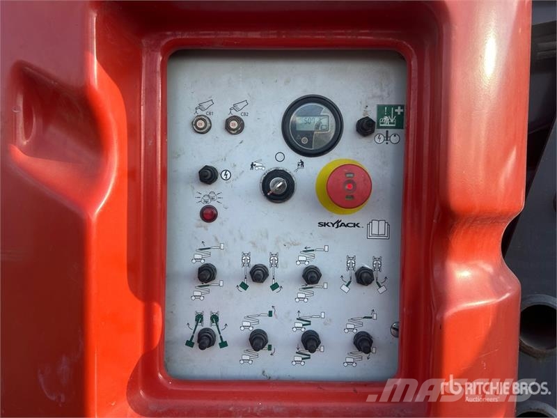 SkyJack SJ30AJ 4WD Electric Articulating Boom Lift Zglobne podizne platforme