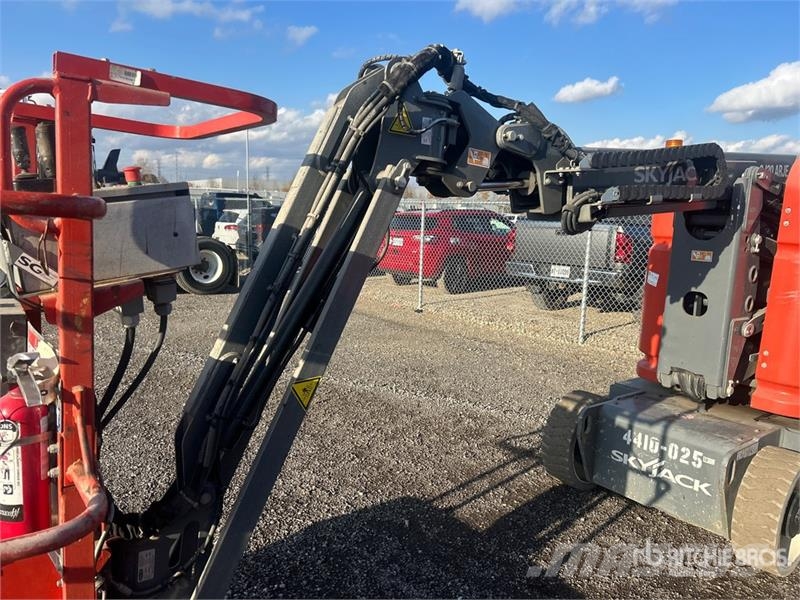 SkyJack SJ30AJ 4WD Electric Articulating Boom Lift Zglobne podizne platforme