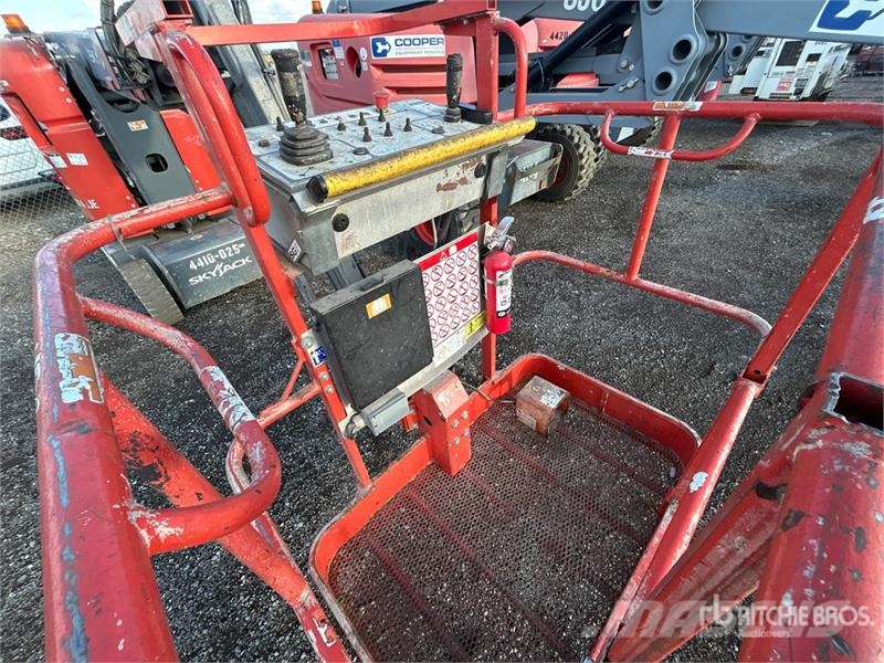 SkyJack SJ30AJ ARJE 2WD Electric Articulating Boom Lift Kloubové plošiny