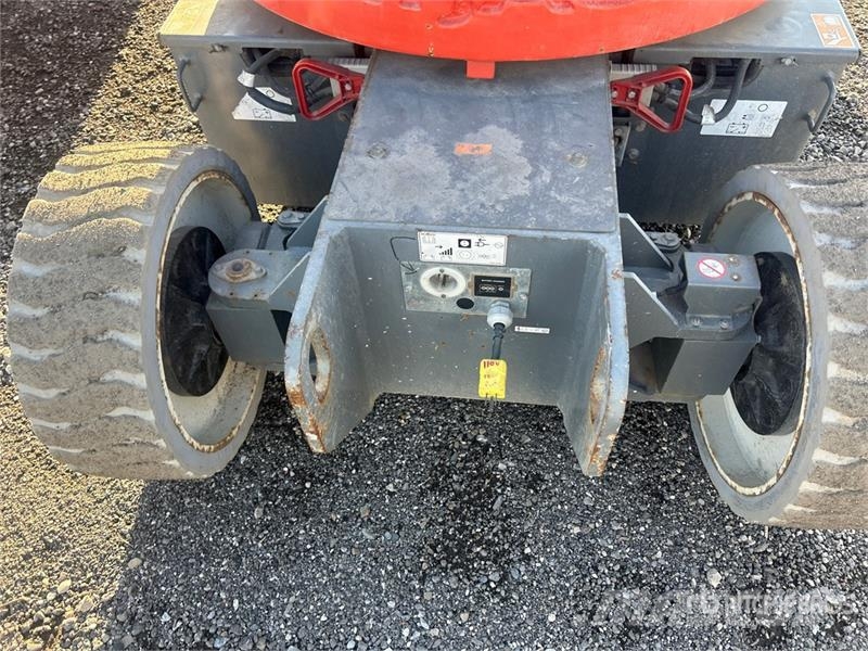 SkyJack SJ30AJ ARJE 2WD Electric Articulating Boom Lift Kloubové plošiny