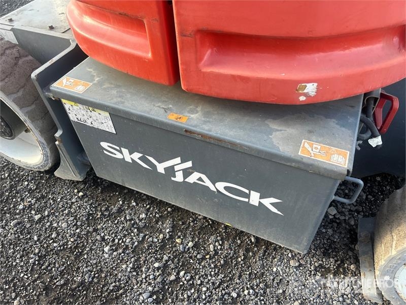 SkyJack SJ30AJ ARJE 2WD Electric Articulating Boom Lift Kloubové plošiny