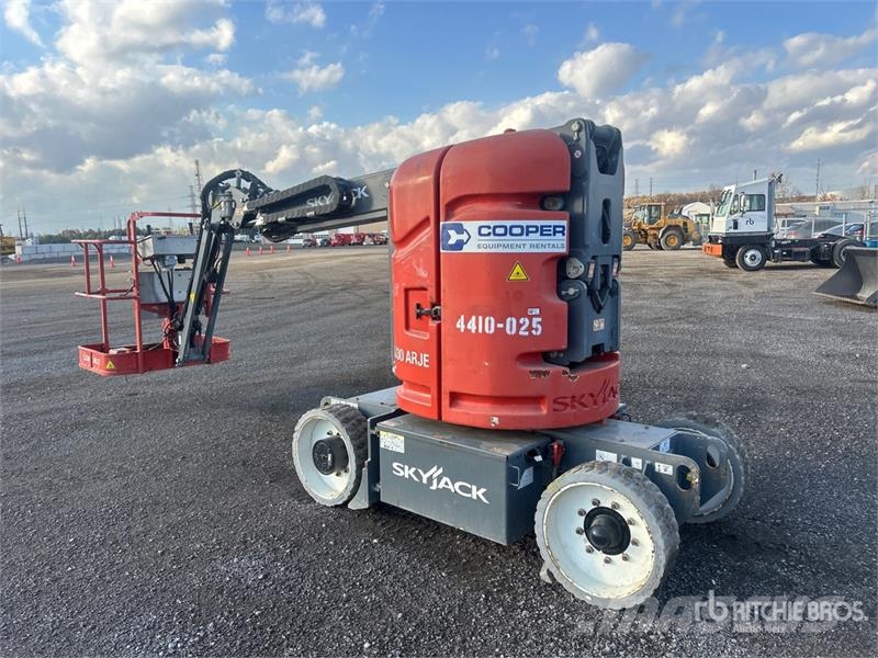 SkyJack SJ30AJ ARJE 2WD Electric Articulating Boom Lift Kloubové plošiny