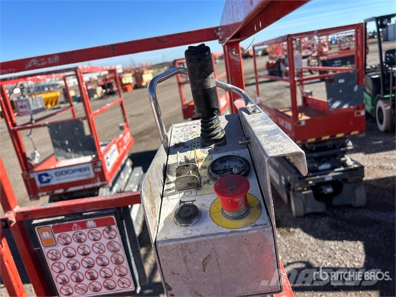 SkyJack SJ3220 Šķerveida pacēlāji