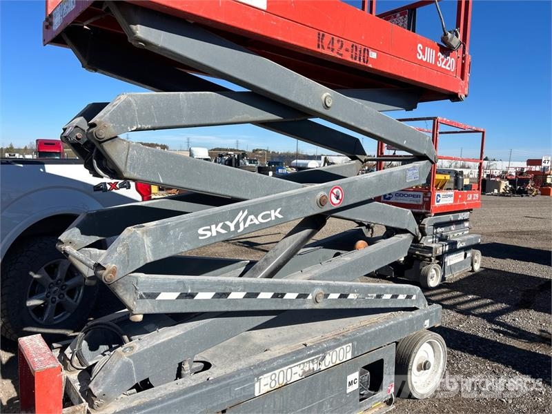 SkyJack SJ3220 Šķerveida pacēlāji