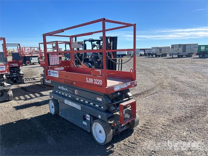 SkyJack SJ3220 Šķerveida pacēlāji