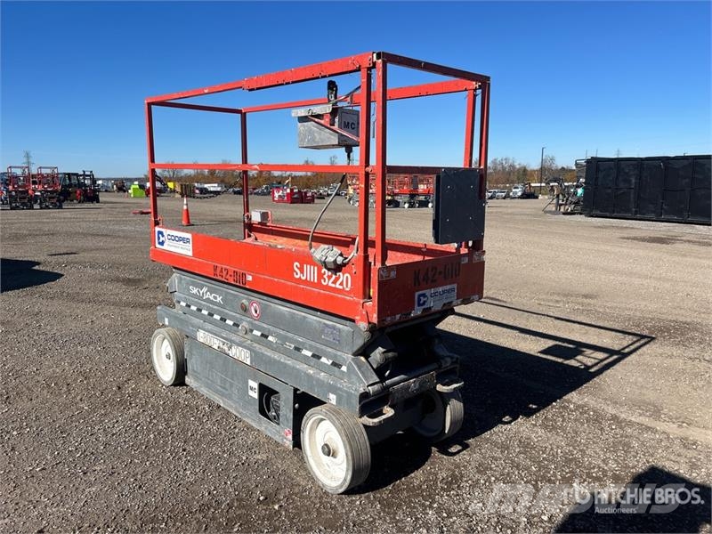 SkyJack SJ3220 Šķerveida pacēlāji