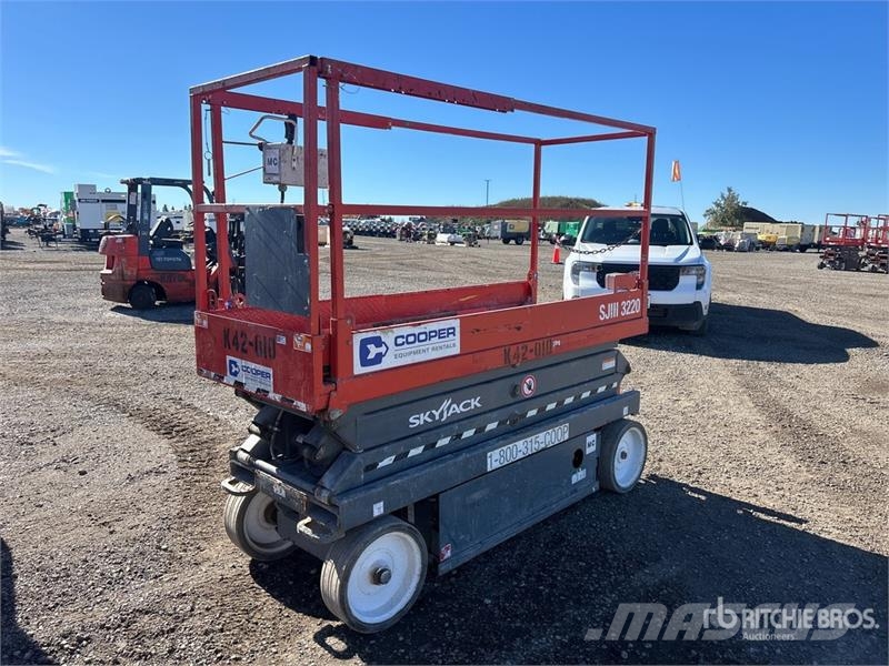 SkyJack SJ3220 Šķerveida pacēlāji