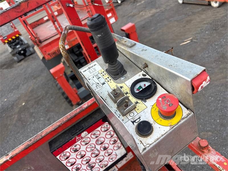 SkyJack SJ3226 Electric Scissor Lift Šķerveida pacēlāji