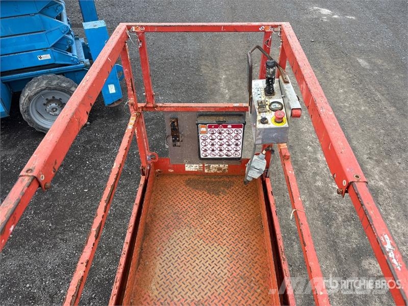 SkyJack SJ3226 Electric Scissor Lift Šķerveida pacēlāji