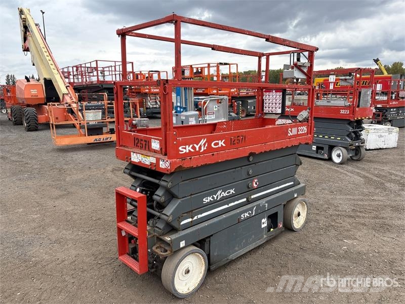 SkyJack SJ3226 Electric Scissor Lift Šķerveida pacēlāji