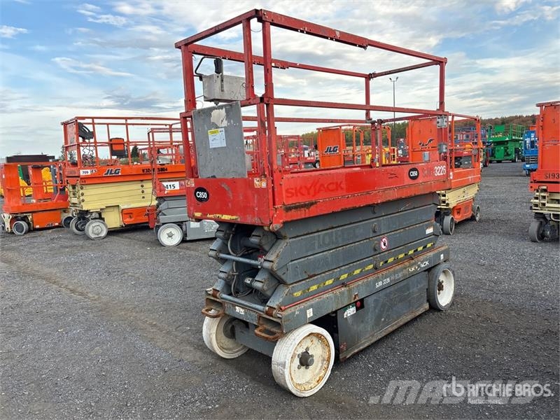 SkyJack SJ3226 Electric Scissor Lift Šķerveida pacēlāji