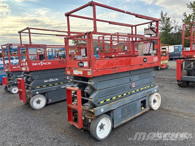 SkyJack SJ3226 Electric Scissor Lift Šķerveida pacēlāji