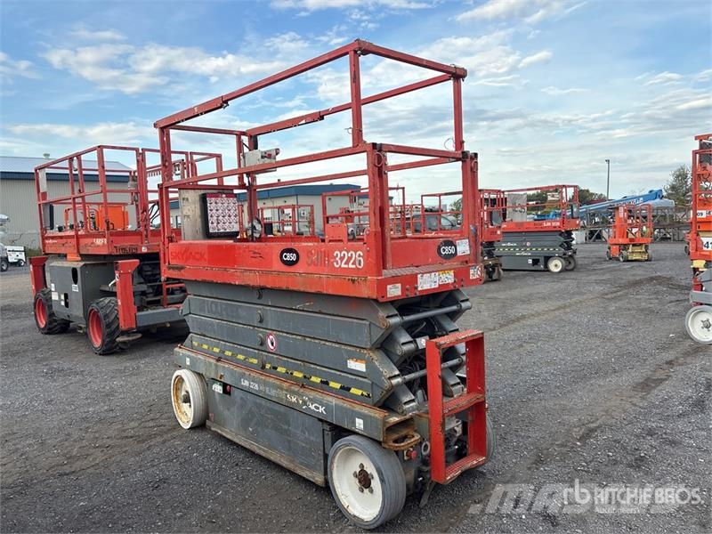 SkyJack SJ3226 Electric Scissor Lift Šķerveida pacēlāji
