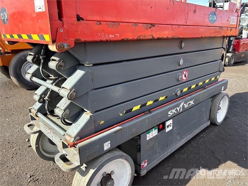 SkyJack SJ3226 Electric Scissor Lift رافعات مقصية الشكل