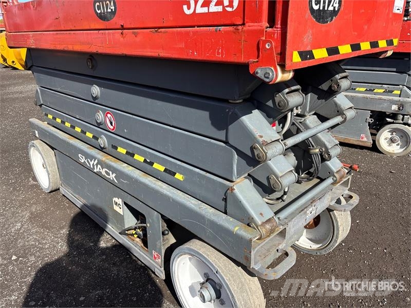 SkyJack SJ3226 Electric Scissor Lift Scheren-Arbeitsbühnen