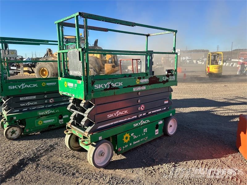 SkyJack SJ3226 Electric Scissor Lift Šķerveida pacēlāji