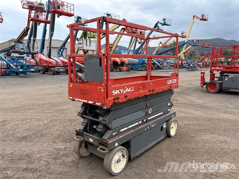 SkyJack SJ3226 Electric Scissor Lift Šķerveida pacēlāji