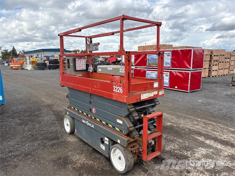 SkyJack SJ3226 Electric Scissor Lift Šķerveida pacēlāji