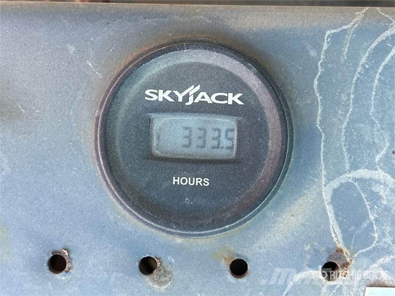 SkyJack SJ3226 Electric Scissor Lift Šķerveida pacēlāji