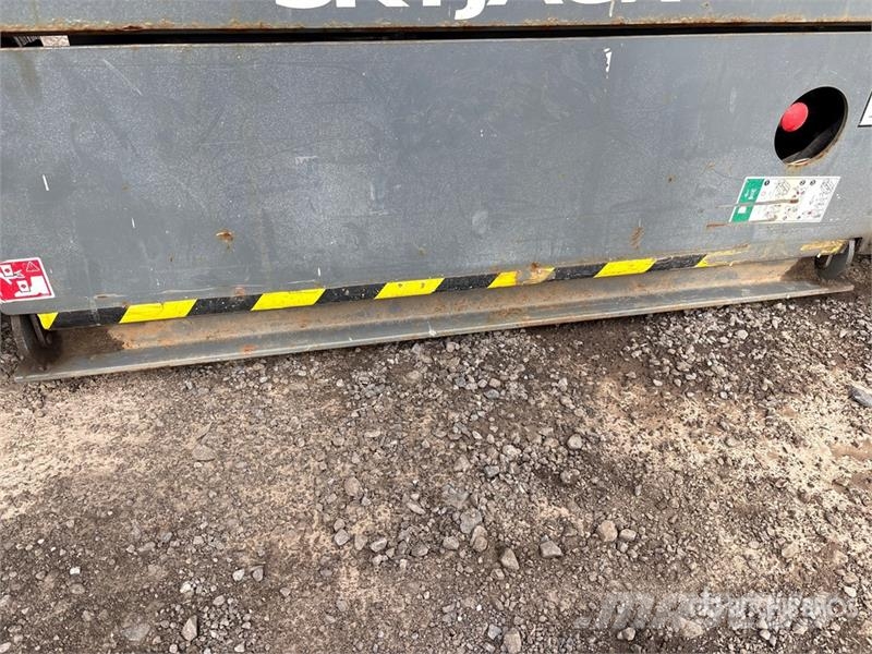 SkyJack SJ3226 Electric Scissor Lift Šķerveida pacēlāji