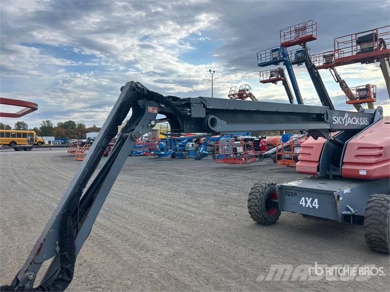 SkyJack SJ45T 4WD Dual Fuel Telescopic Boom Lift Teleskopiskie pacēlāji
