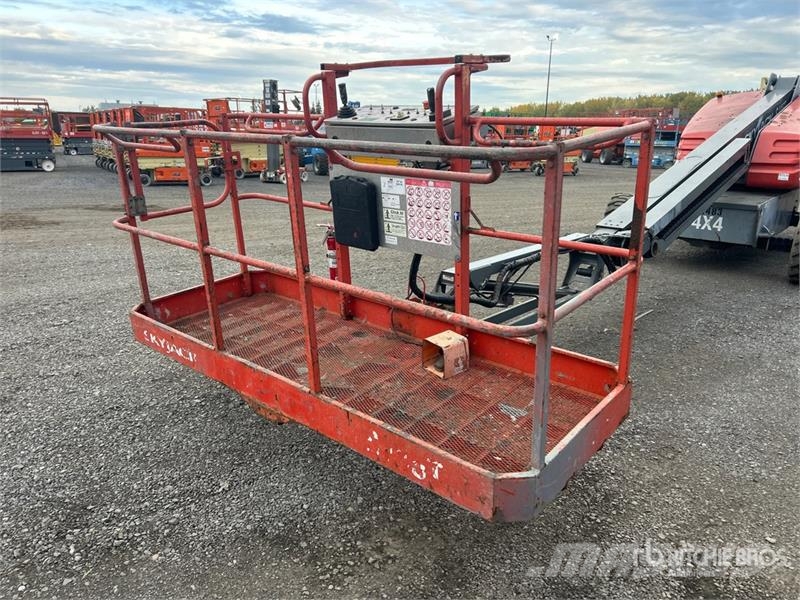 SkyJack SJ45T 4WD Dual Fuel Telescopic Boom Lift Teleskopiskie pacēlāji