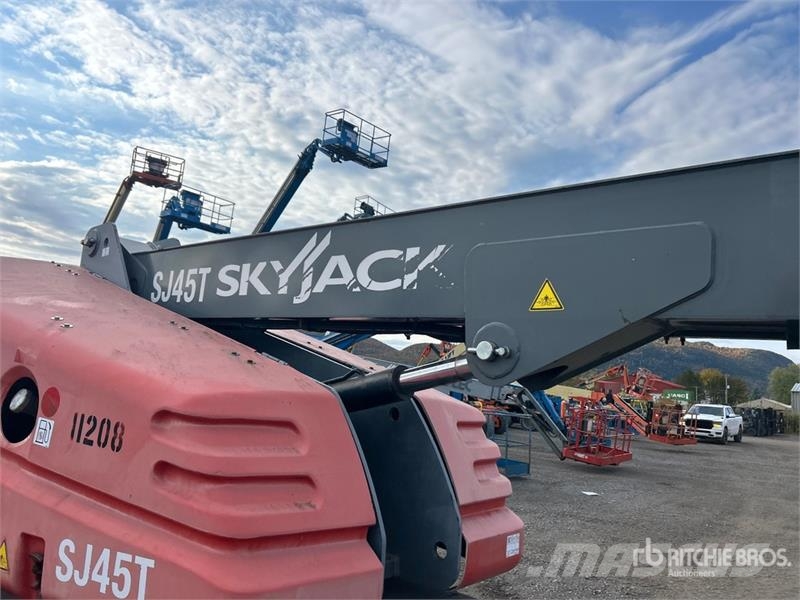 SkyJack SJ45T 4WD Dual Fuel Telescopic Boom Lift Teleskopiskie pacēlāji