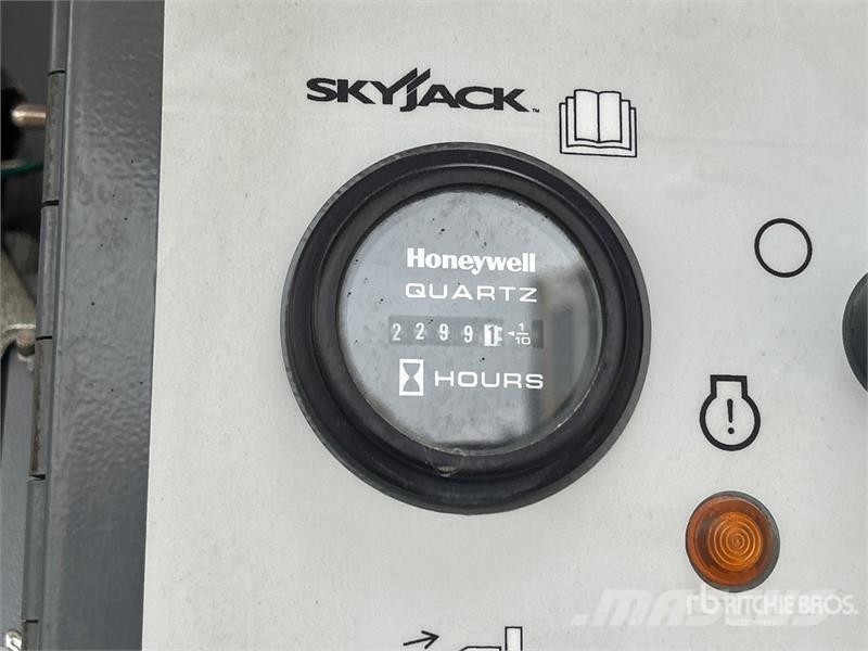 SkyJack SJ46AJ 4WD Diesel Articulating Boom Lift Articulated boom lifts