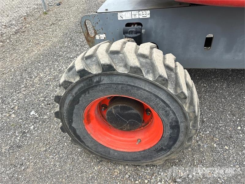 SkyJack SJ46AJ 4WD Diesel Articulating Boom Lift Articulated boom lifts