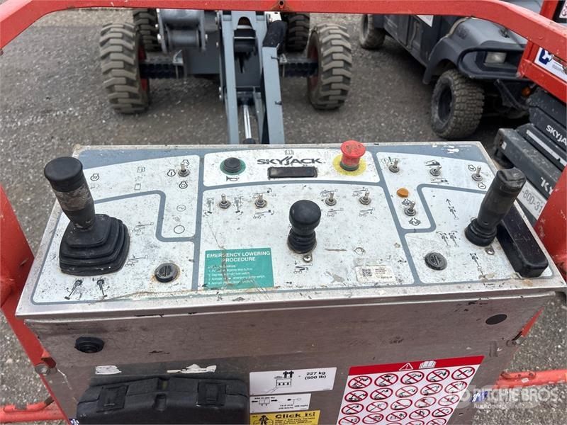 SkyJack SJ46AJ 4WD Diesel Articulating Boom Lift Articulated boom lifts