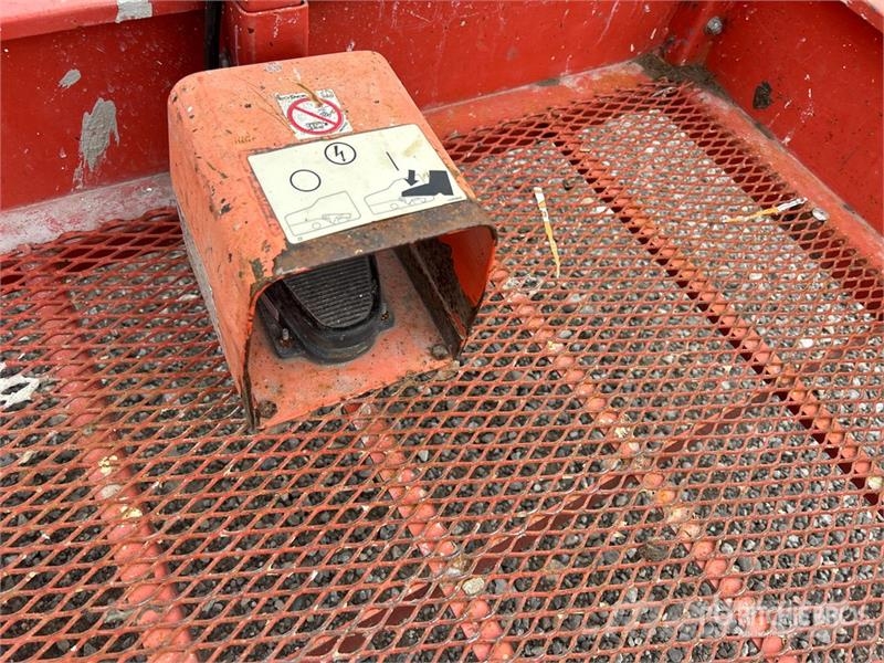 SkyJack SJ46AJ 4WD Diesel Articulating Boom Lift Articulated boom lifts
