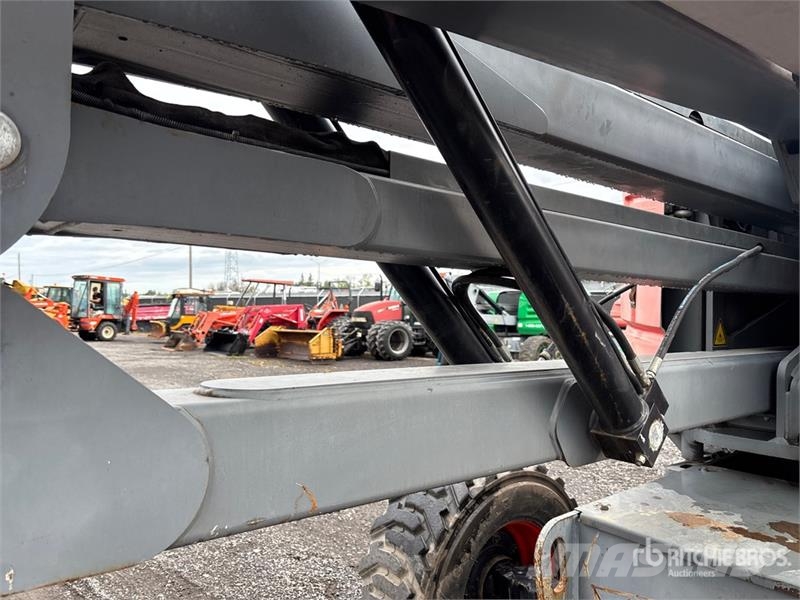 SkyJack SJ46AJ 4WD Dual Fuel Articulating Boom Lift Articulated boom lifts