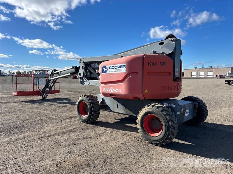 SkyJack SJ63AJ 4WD Diesel Articulating Boom Lift Gelenkteleskoparbeitsbühnen