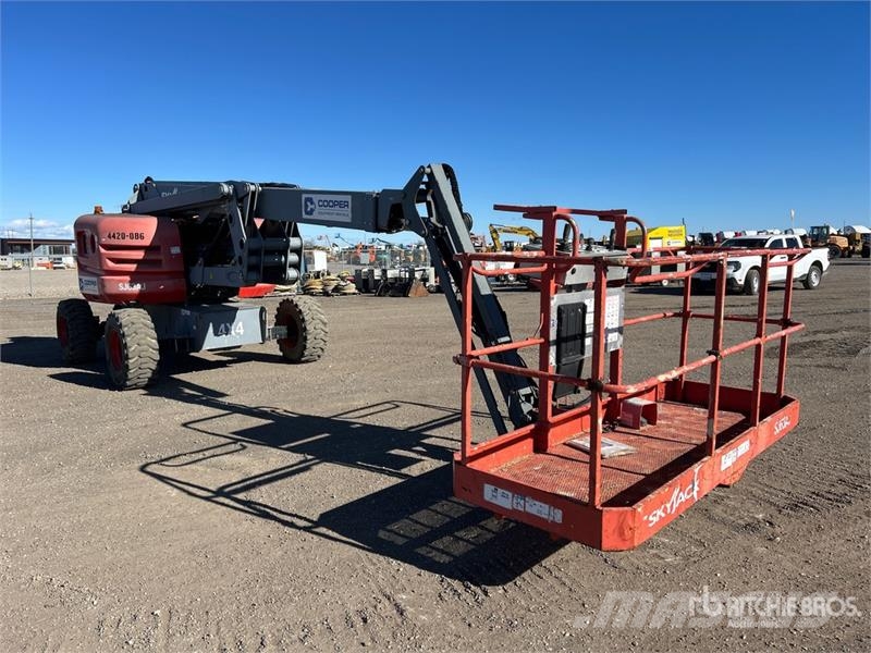 SkyJack SJ63AJ 4WD Diesel Articulating Boom Lift Zglobne podizne platforme