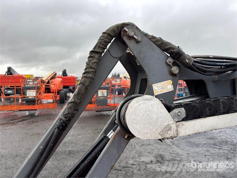 SkyJack SJ63AJ 4WD Dual Fuel Articulating Boom Lift Strēles pacēlāji