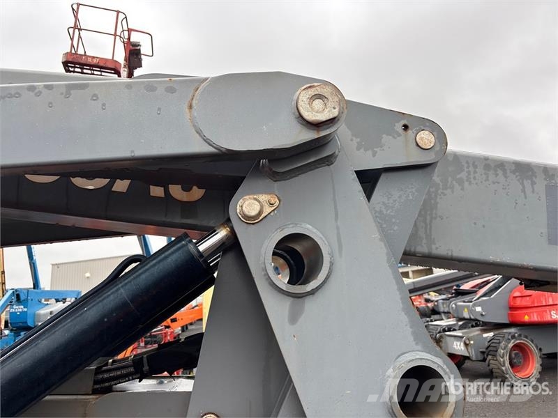 SkyJack SJ63AJ 4WD Dual Fuel Articulating Boom Lift رافعات سلة مفصلية