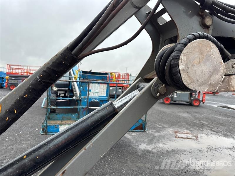 SkyJack SJ63AJ 4WD Dual Fuel Articulating Boom Lift رافعات سلة مفصلية