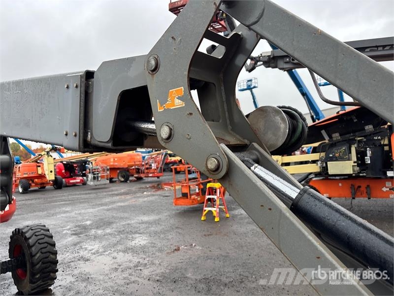 SkyJack SJ63AJ 4WD Dual Fuel Articulating Boom Lift رافعات سلة مفصلية