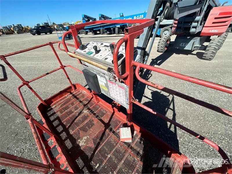 SkyJack SJ63AJ 4WD Dual Fuel Articulating Boom Lift Zglobne podizne platforme