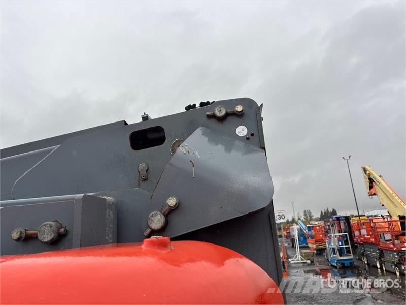 SkyJack SJ63AJ 4WD Dual Fuel Articulating Boom Lift Strēles pacēlāji