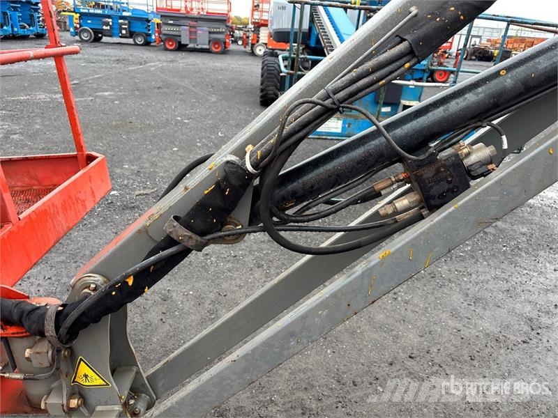 SkyJack SJ63AJ 4WD Dual Fuel Articulating Boom Lift رافعات سلة مفصلية