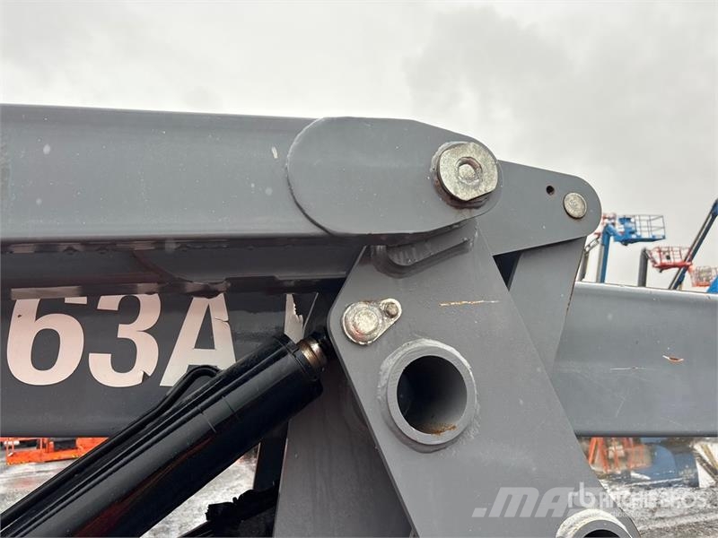 SkyJack SJ63AJ 4WD Dual Fuel Articulating Boom Lift Strēles pacēlāji