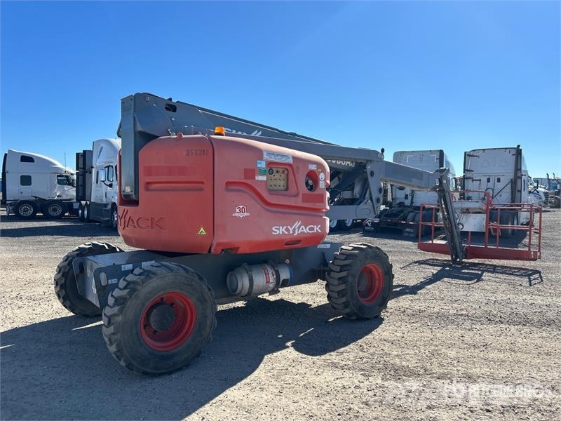 SkyJack SJ63AJ 4WD Dual Fuel Articulating Boom Lift Zglobne podizne platforme