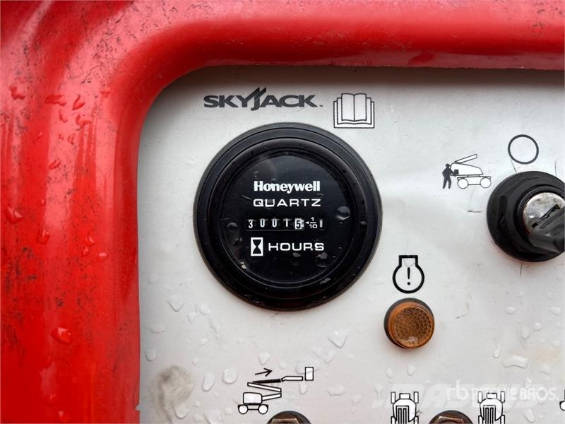 SkyJack SJ63AJ 4WD Dual Fuel Articulating Boom Lift رافعات سلة مفصلية