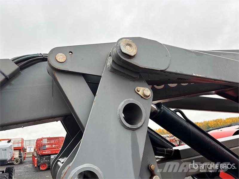 SkyJack SJ63AJ 4WD Dual Fuel Articulating Boom Lift رافعات سلة مفصلية