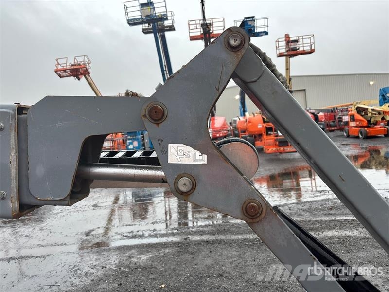 SkyJack SJ63AJ 4WD Dual Fuel Articulating Boom Lift Strēles pacēlāji