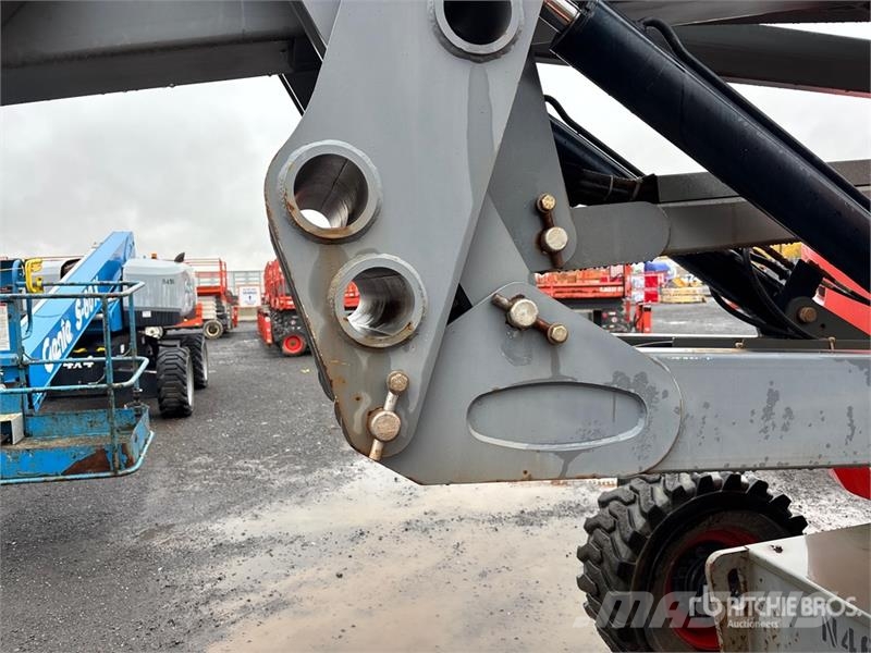 SkyJack SJ63AJ 4WD Dual Fuel Articulating Boom Lift رافعات سلة مفصلية